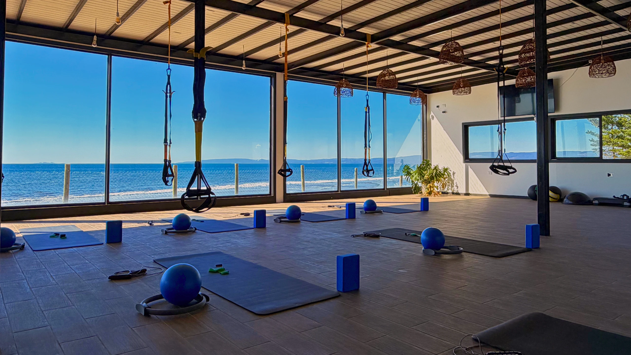 Sala de entrenamiento del Training Lab Curaquillas, en Playa Curaquilla